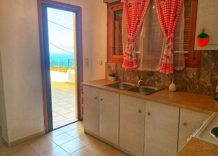 Hébergement de vacances House With Sea And Mountain View *