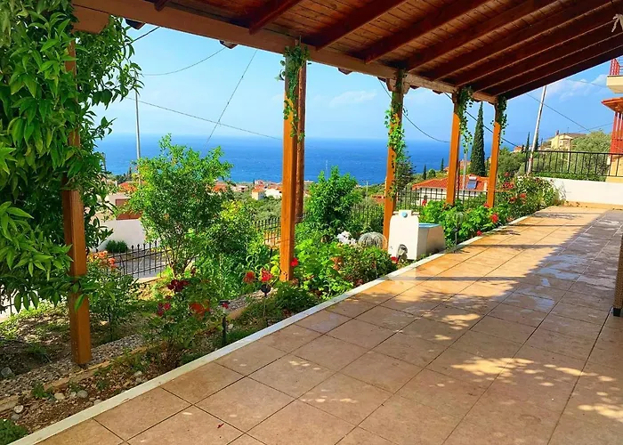 House With Sea And Mountain View Rozená